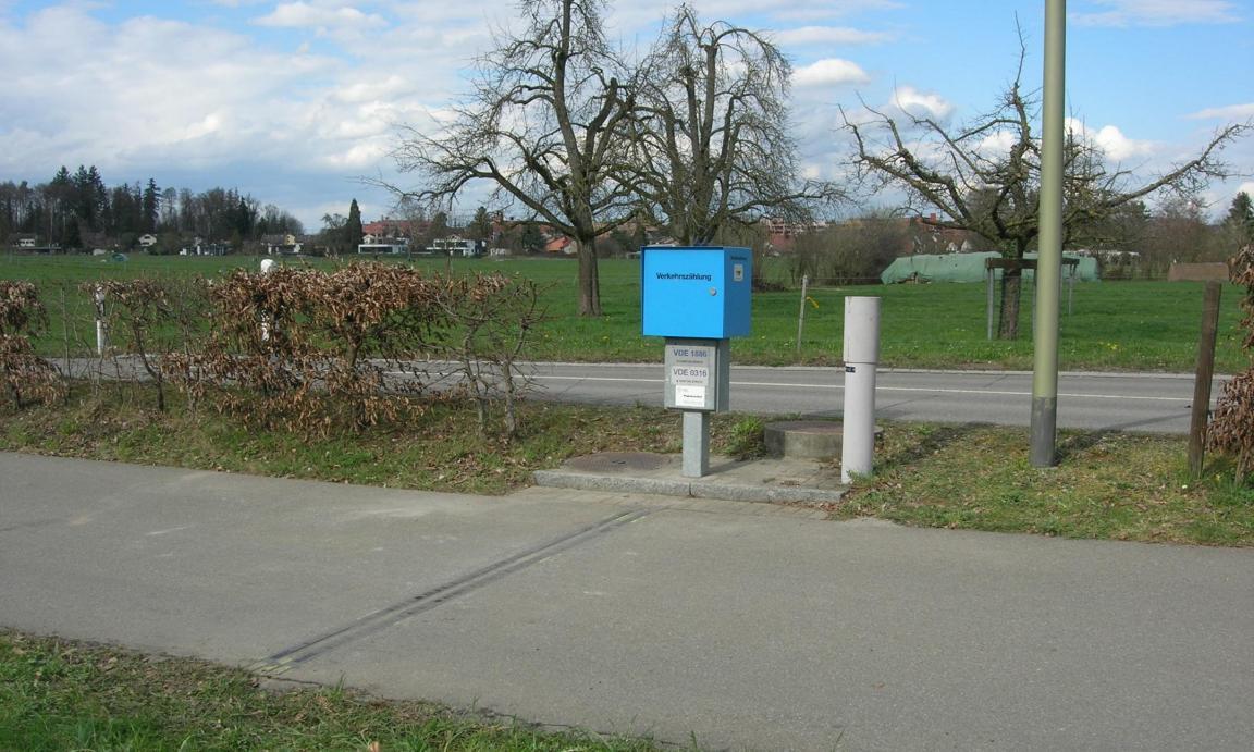 Eine Velomessstelle an einem Veloweg zählt die Menge vorbeifahrender Velos.