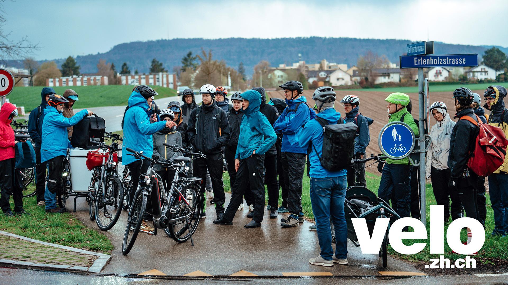 CAS-Studierende im Themenfeld Veloverkehr auf Velo-Exkursion