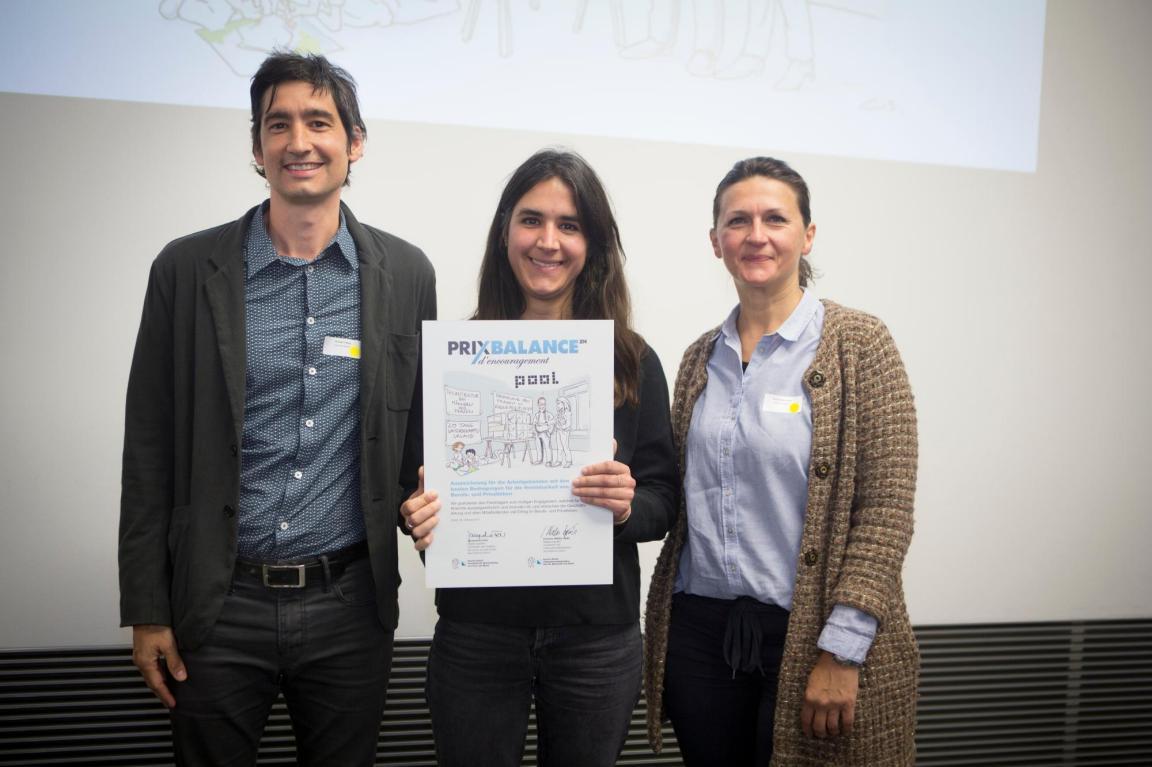 Thomas Friberg, Danijela Jovicic und Teamkollegin von Pool Architekten mit Prix Balance Urkunde an der Preisverleihung 2017.